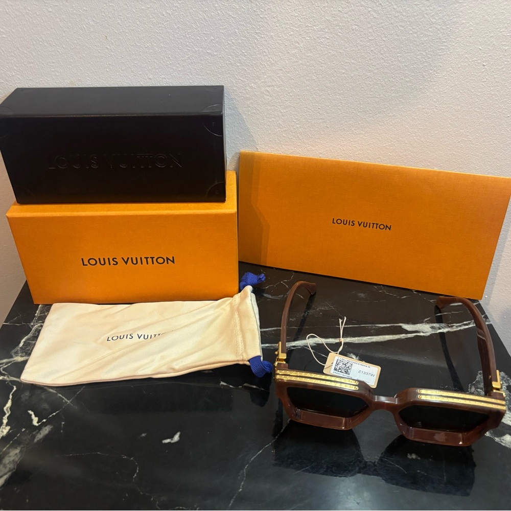 Louis Vuitton Brown Sunglasses with Case